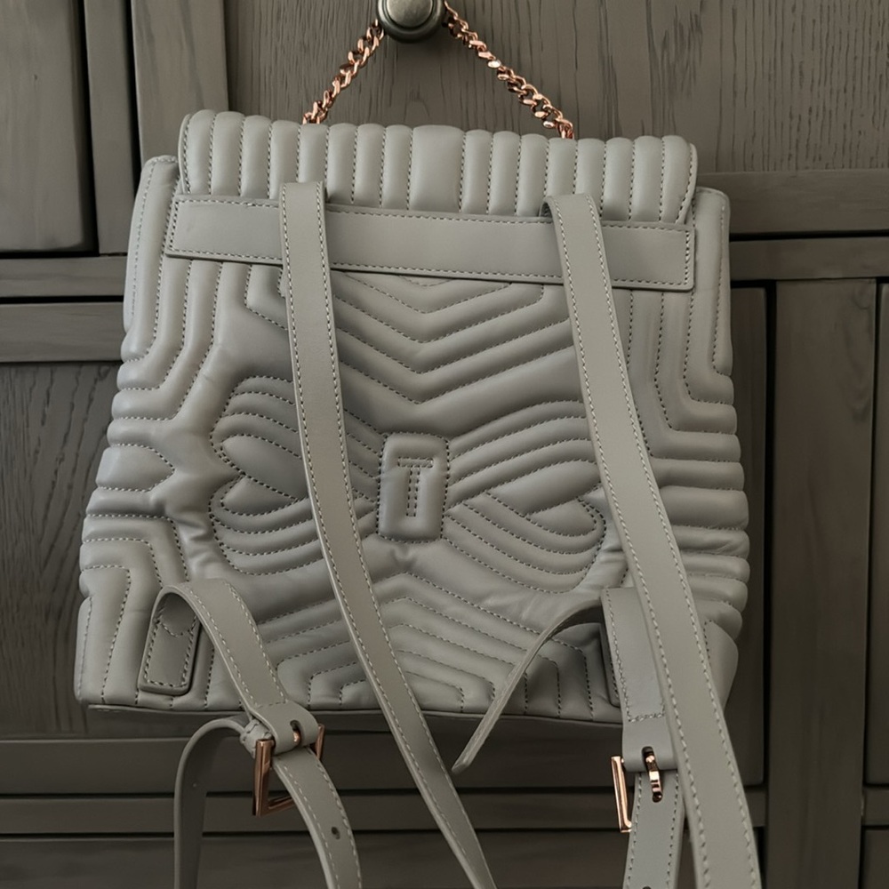 Purses - Picture 2 of 4